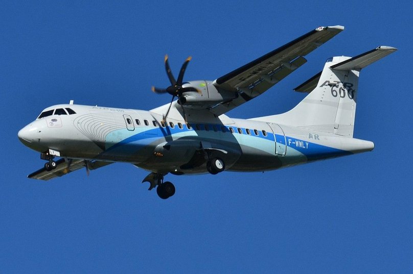 АТР-42-500 самолет