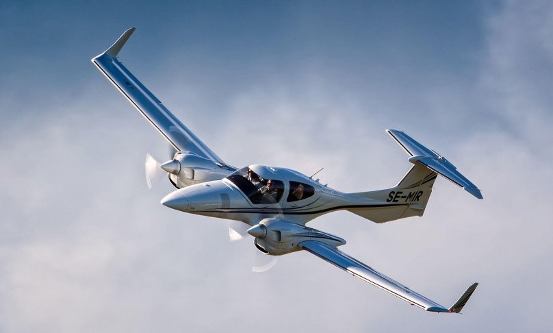 Самолет Diamond da-42