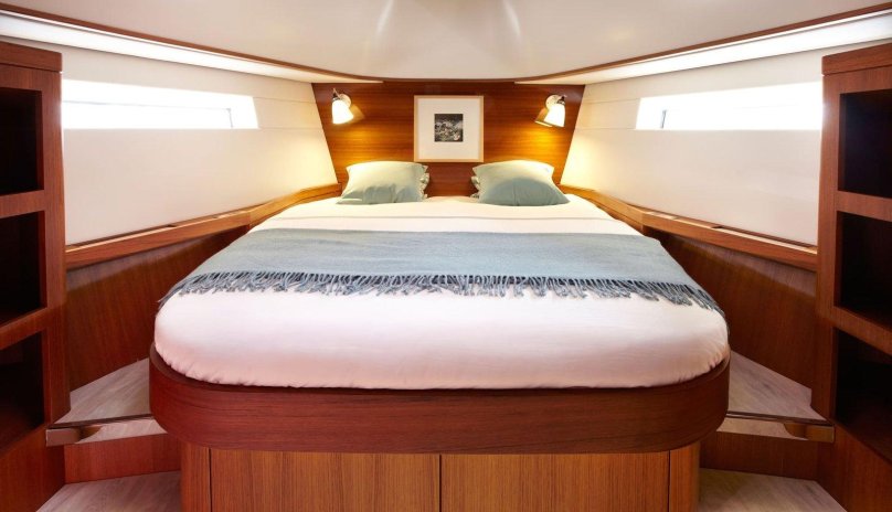 Яхта Контест 45