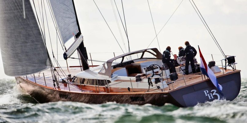 Яхта Контест