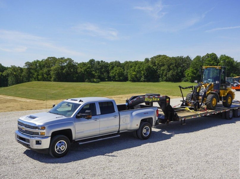 Chevrolet Silverado прицеп