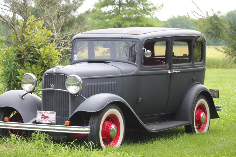 Ford 1932 sedan