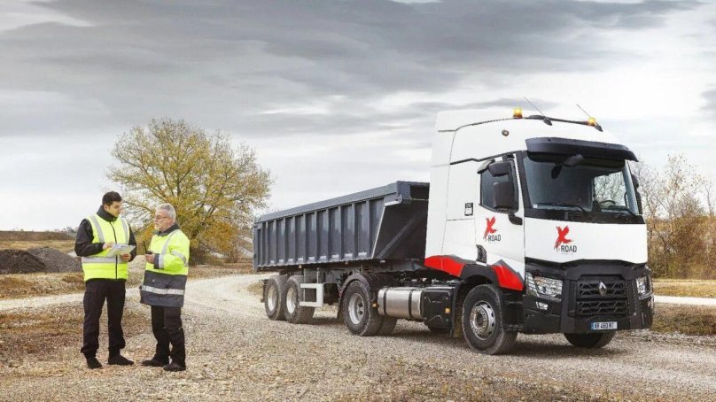 Грузовой Рено 2018 тягач