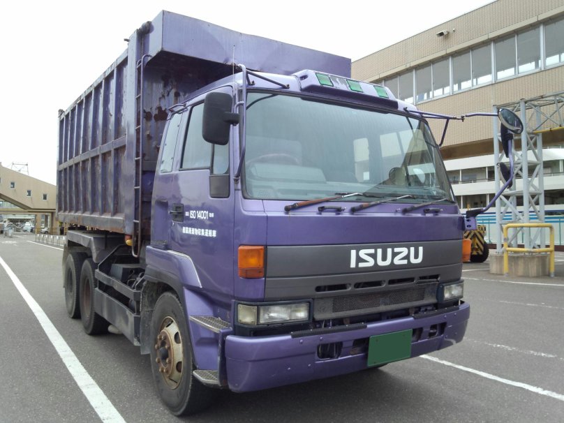 Isuzu 810
