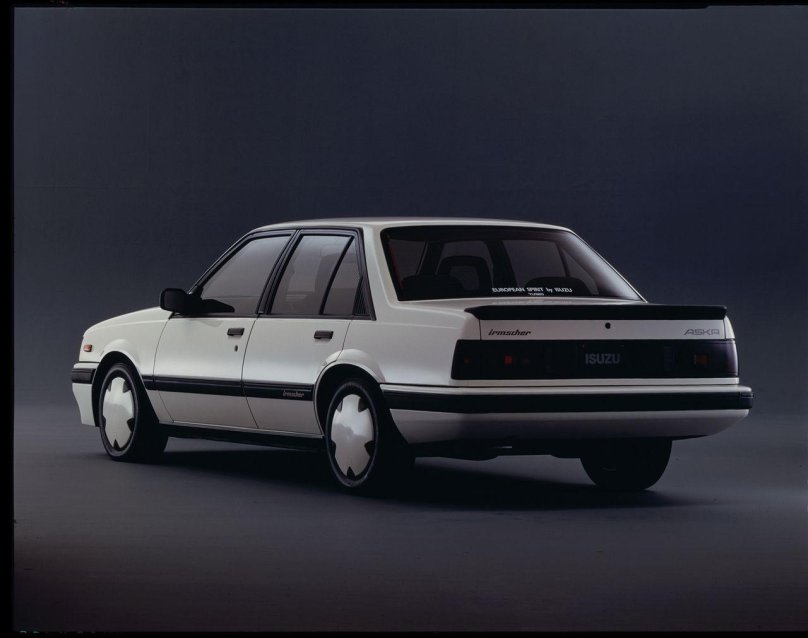 Isuzu Aska 1985