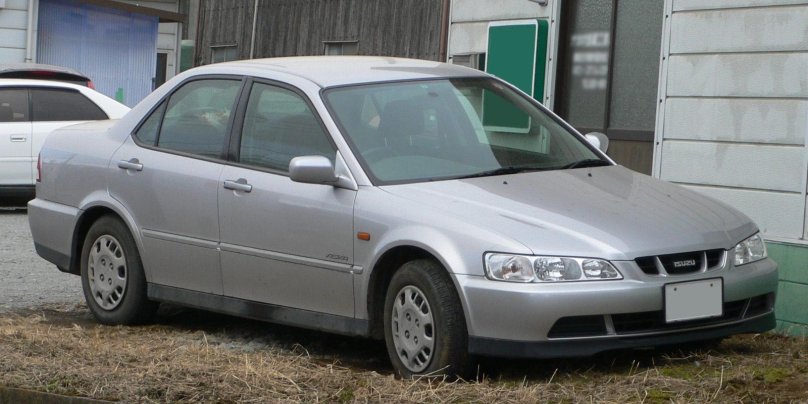 Исузу Аска 2000