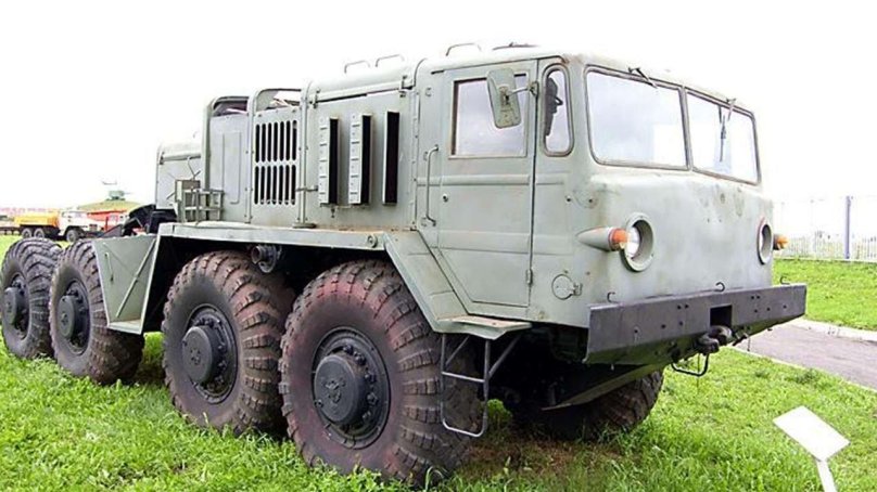 МАЗ военный тягач 537