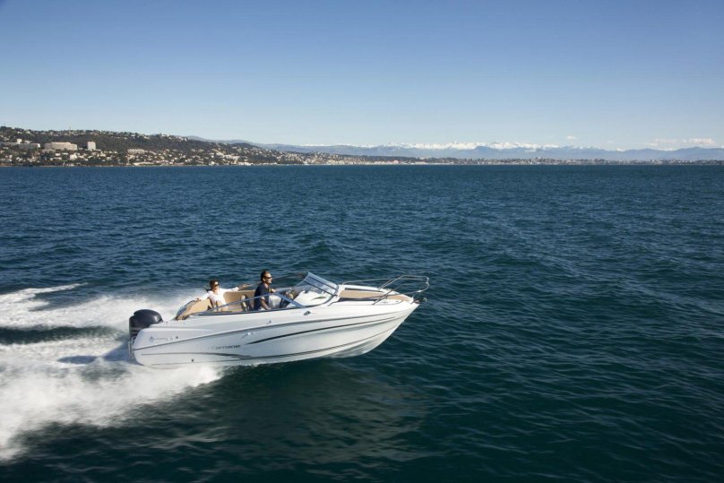 Jeanneau cap Camarat 6.5 DC