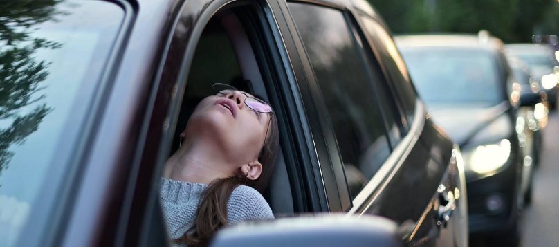 Женщина водитель