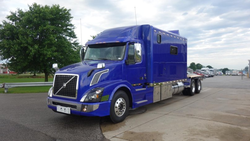 Volvo VNL Custom Sleeper