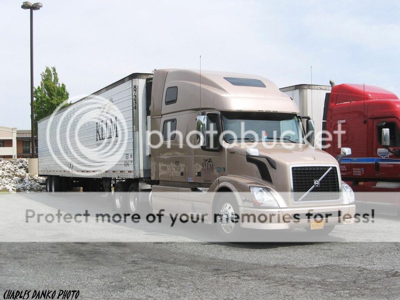 Вольво VNL 780 С прицепом