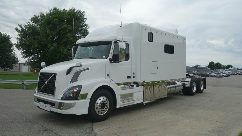 Volvo VNL Custom Sleeper