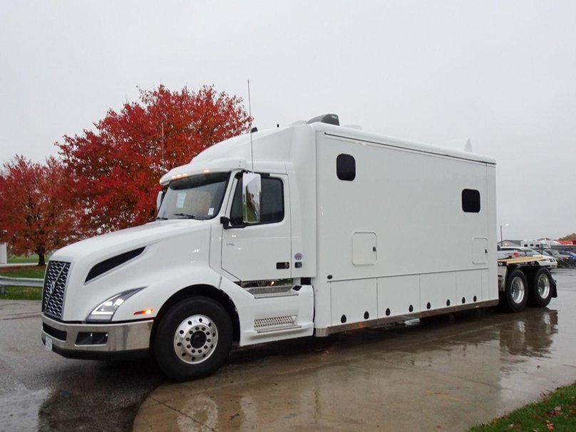 Volvo VNL Custom Sleeper