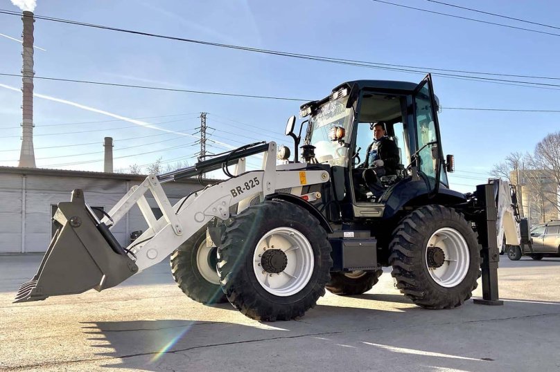 Экскаватор-погрузчик borus br-825