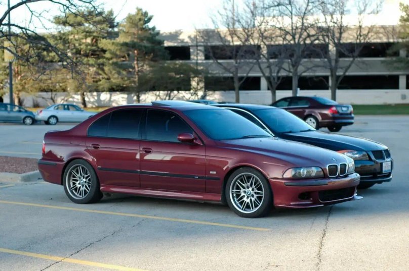 БМВ е39 красная