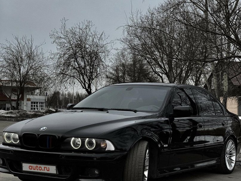 BMW e39 черная