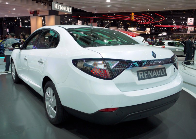 Рено Флюенс z.e.