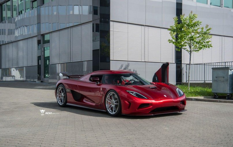 Кенигсегг АГЕРА красная