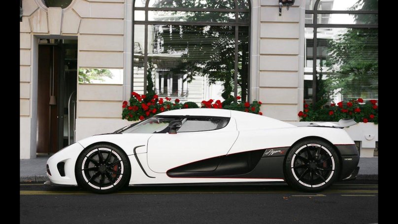 Машина Koenigsegg Agera r