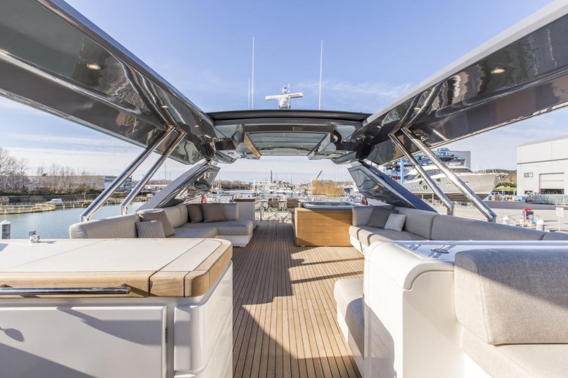 Яхта Эсмеральда