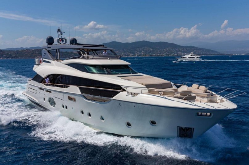 Яхта Эсмеральда