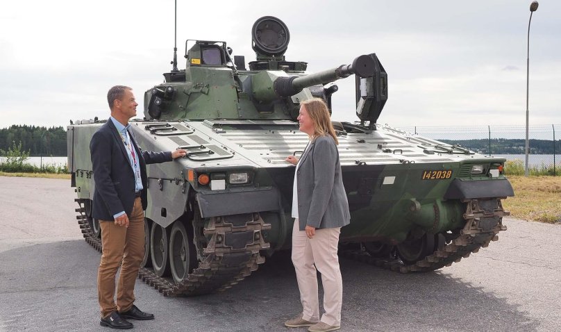 БМП Stridsfordon-90