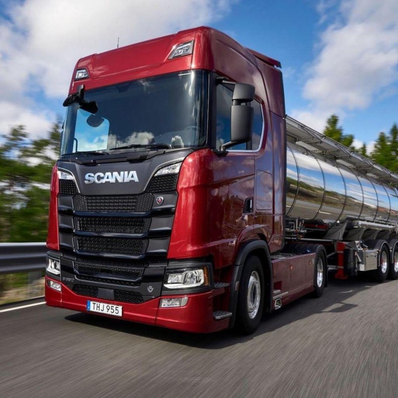 Скания красная