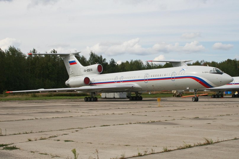 Военный аэродром Пушкин летают самолеты