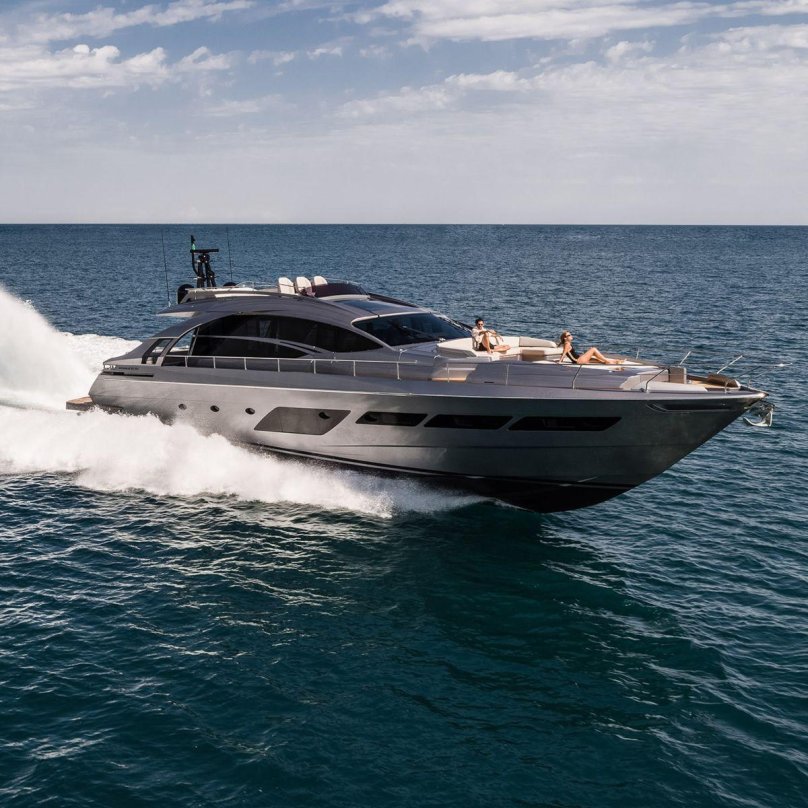 Яхта Pershing 8x