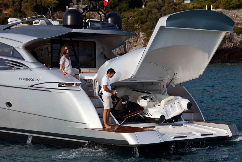 Яхта моторная Першинг