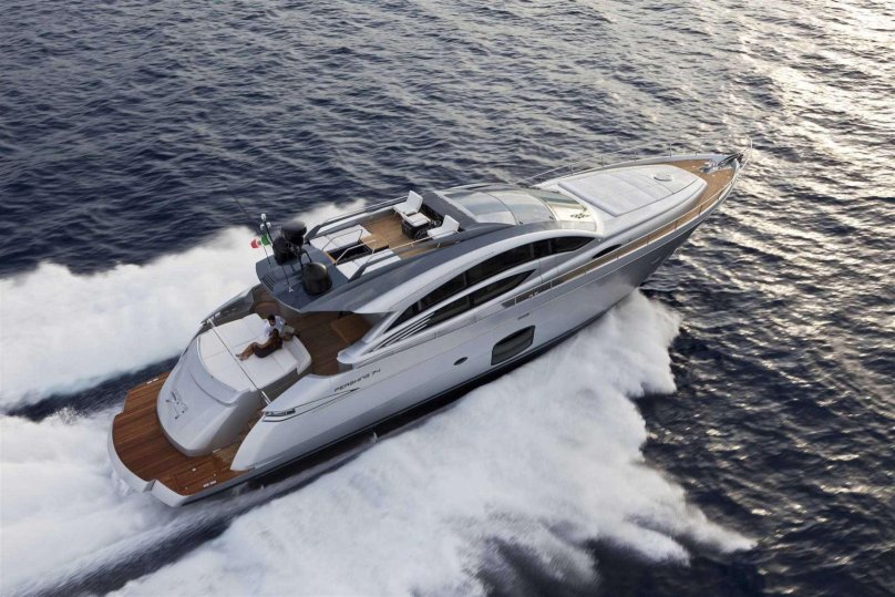 Яхта моторная Першинг