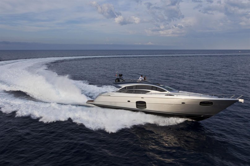 Яхта моторная Першинг