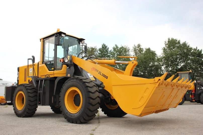 Фронтальный погрузчик Redstar