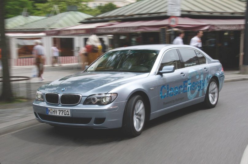 БМВ гидроген 7