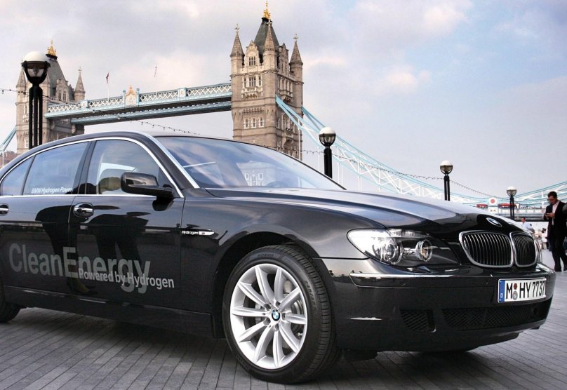 BMW hydrogen 7 Брэд Питт