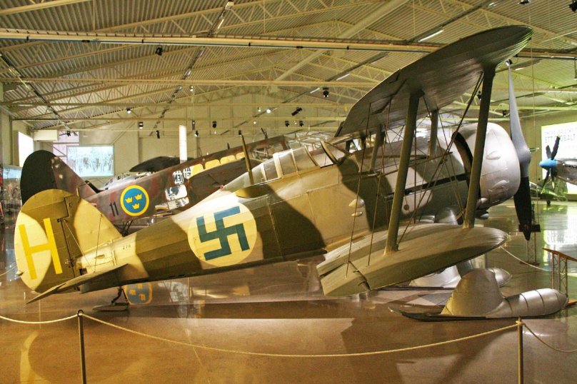 Глостер Гладиатор j8