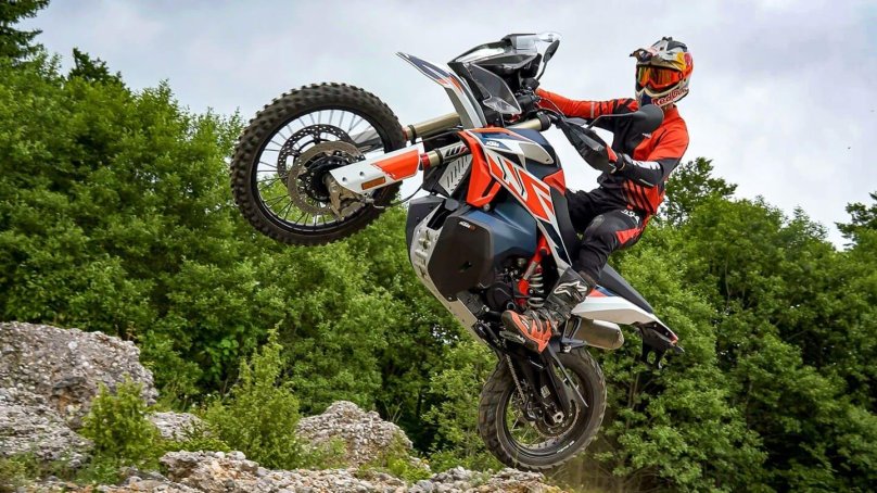 КТМ адвенчер 790