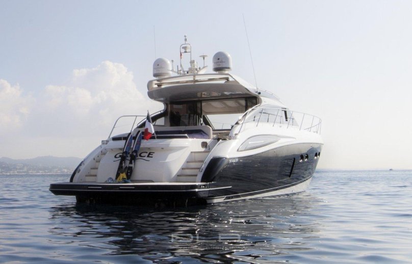 Яхта Princess v62