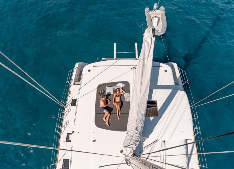 Яхта катамаран Lagoon 52