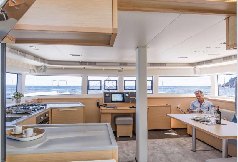 Катамаран Лагуна 52