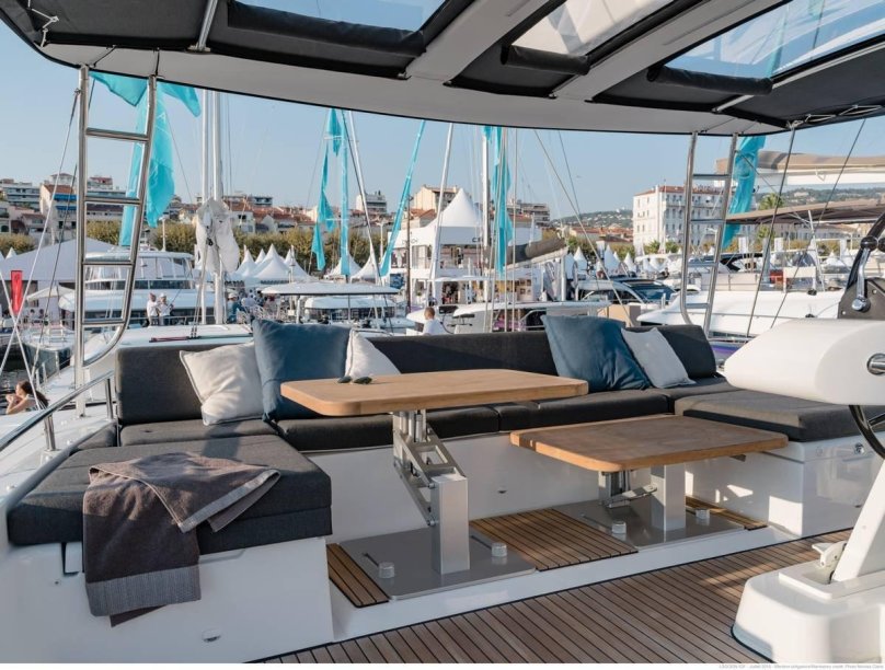 Катамаран Lagoon 52 f