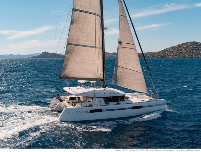 Яхта катамаран Lagoon 52