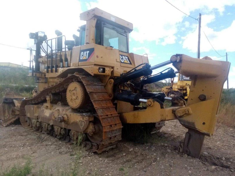 Катерпиллер бульдозер двигательный отсек