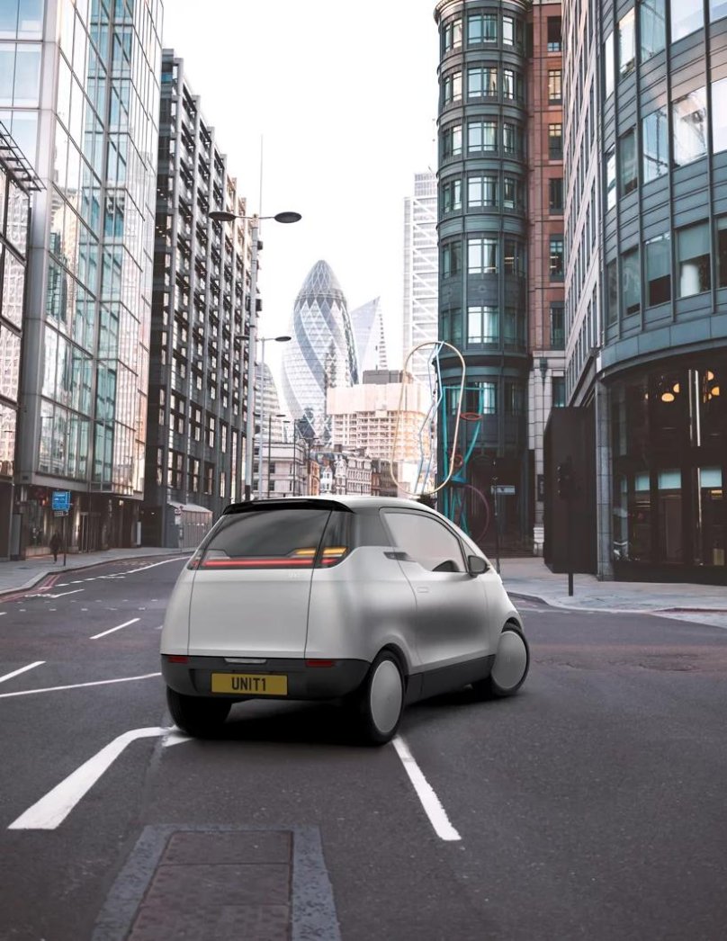 Электромобиль на дороге