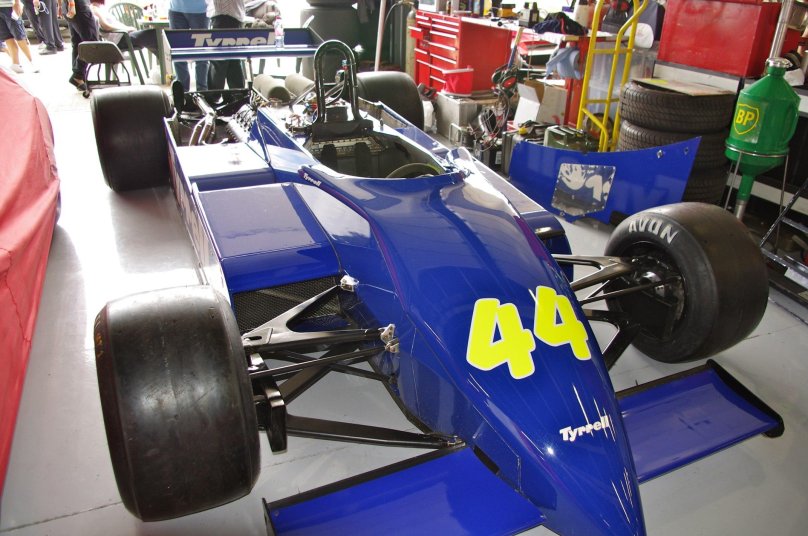 Tyrrell 011 фото