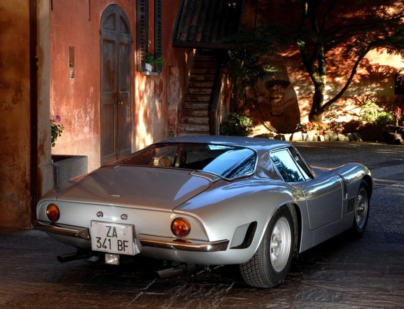 Машина Bizzarrini