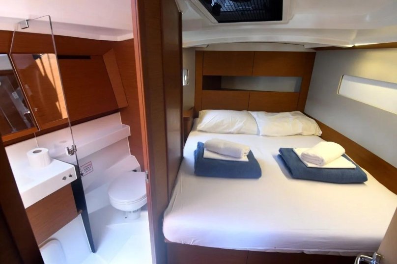 Парусная яхта Sun Odyssey 410