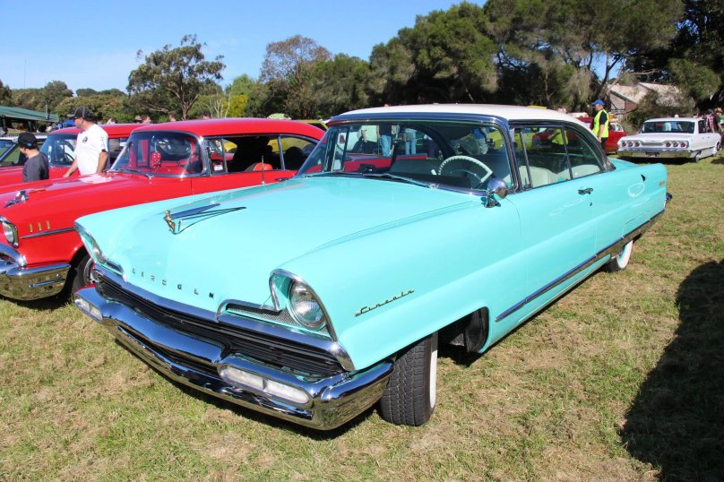 Lincoln Capri 1956