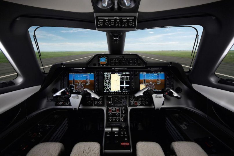 Embraer Phenom 100 Cockpit