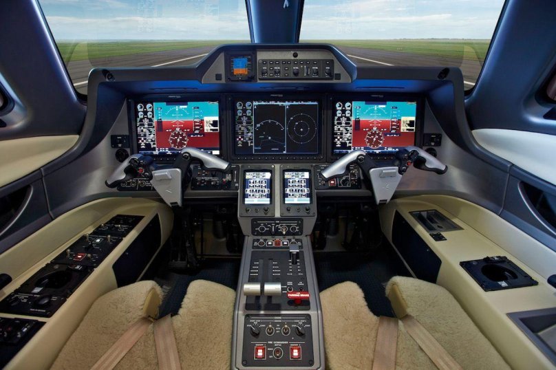 Embraer Phenom 100ev Cockpit